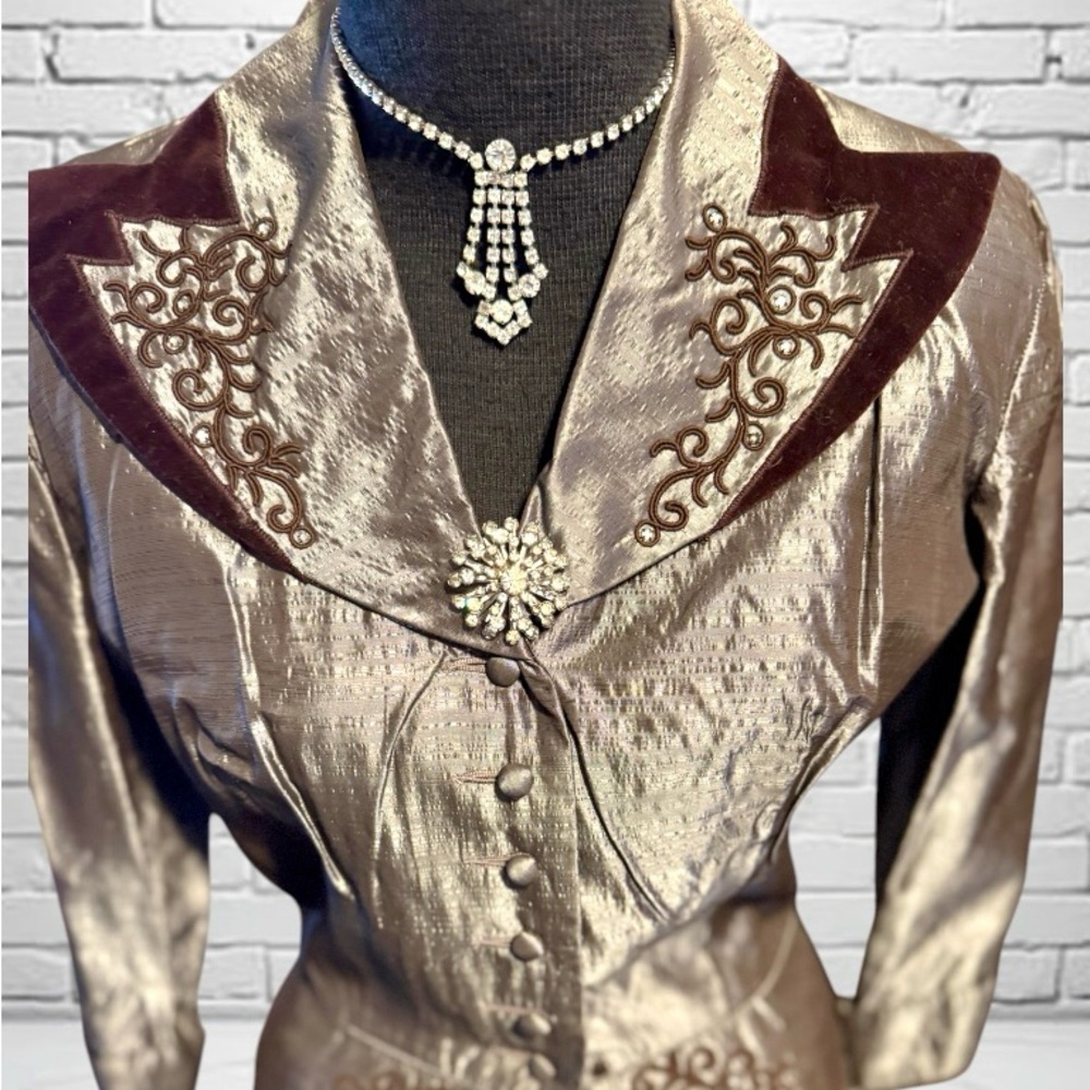 Vintage 1950’s pristine 2 piece skirt set made with dupioni  silk